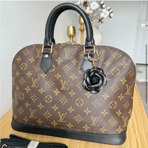 ✅AUTHENTIC✅LOUIS VUITTON ALMA PM - Picture 4 of 14